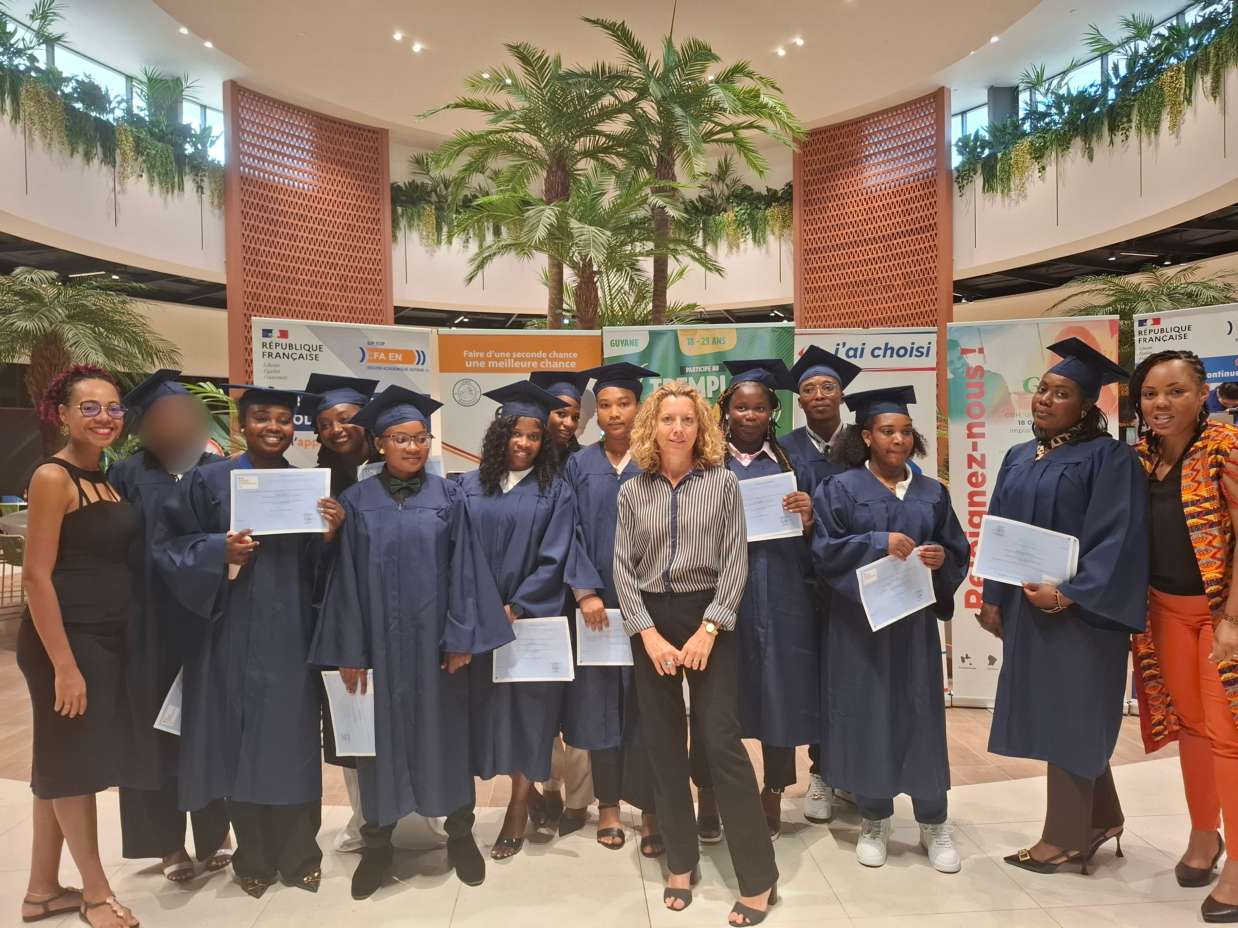 Photo de groupe apprenants et équipe pédagogique CFA EN